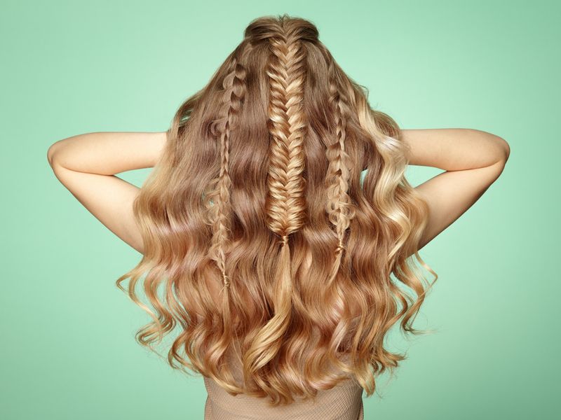blonde-girl-with-long-and-shiny-curly-hair-2021-04-02-21-05-15-utc.jpg