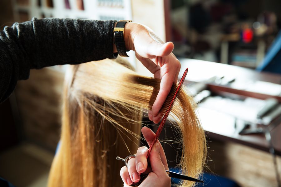 hairdresser-cute-hair-to-young-woman-2021-04-02-20-16-16-utc.jpg