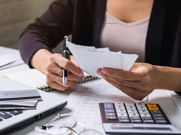 accountant preparing taxes