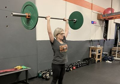Lady lifting weights