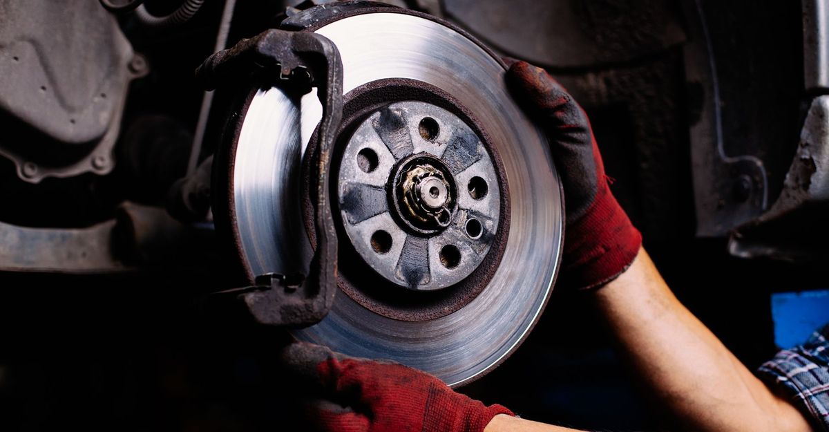 M34821 - Blitz - Differences Between Drum and Pad Brakes.jpg