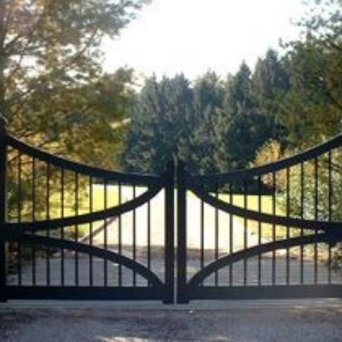 Top 4 Qualities to Look for in a Residential Contractor for Your Driveway Gate - Image 1.jpg