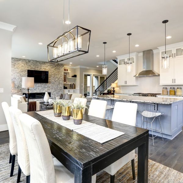 L-shaped kitchen with dining area