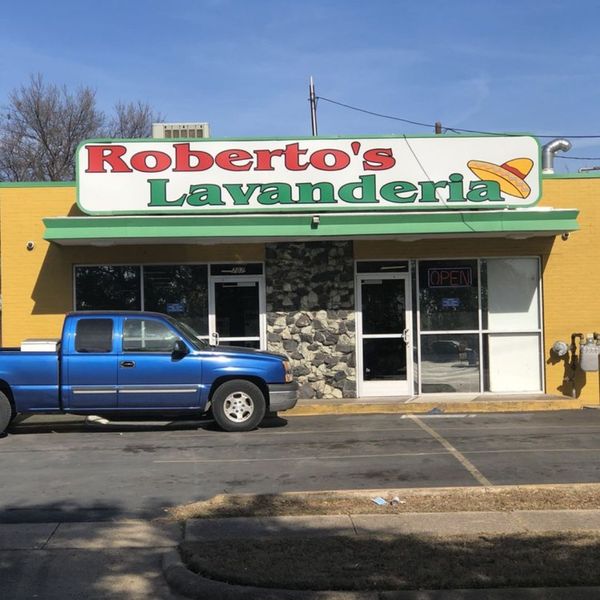 Outside of Roberto's Lavanderia