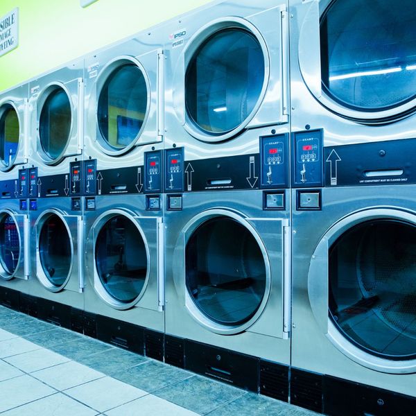 clean laundry machines