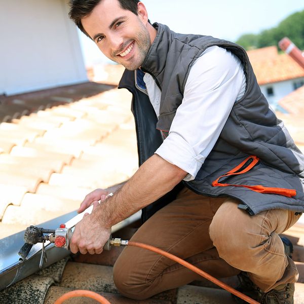 4 Things To Look For In A Local Roofing ContractorArtboard 1.jpg