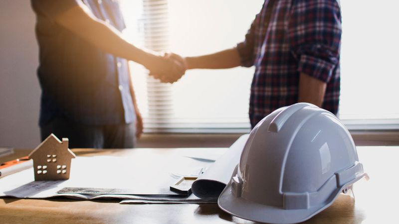 homeowner and general contracting shaking hands