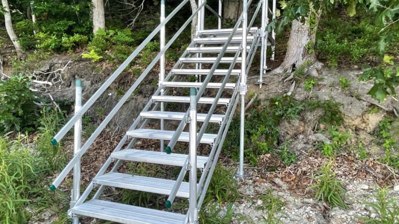 Outdoor aluminum staircase