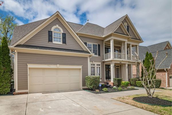 A Baldwin home with newly installed residential siding.