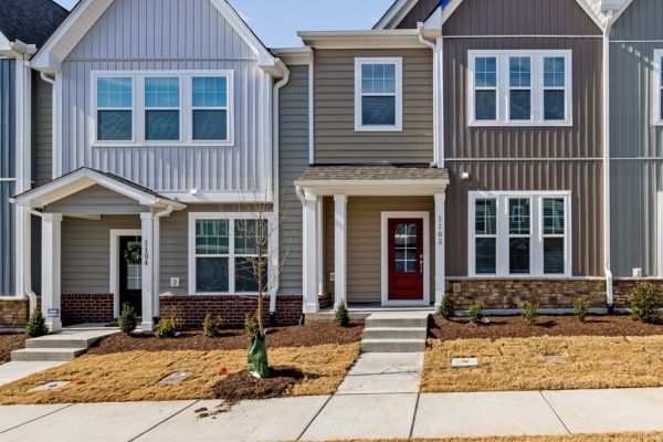 Townhomes with vinyl siding Townhomes with vinyl siding