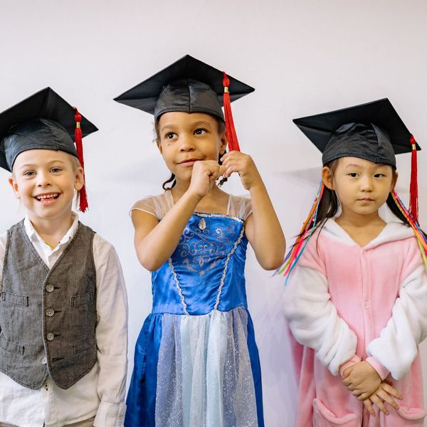 Top Tips for Capturing Emotion in Graduation Photos4.jpg