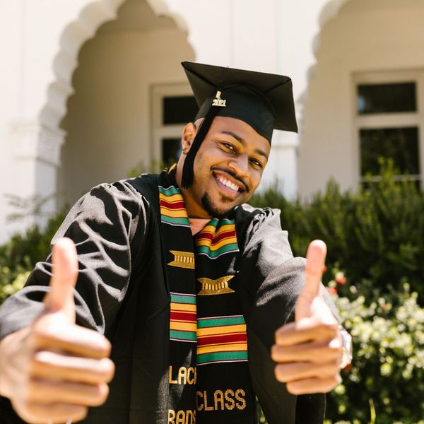 Top Tips for Capturing Emotion in Graduation Photos3.jpg