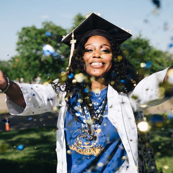 Top Tips for Capturing Emotion in Graduation Photos1.jpg