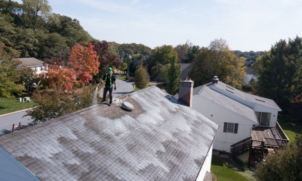 roof contractor cleaning roof
