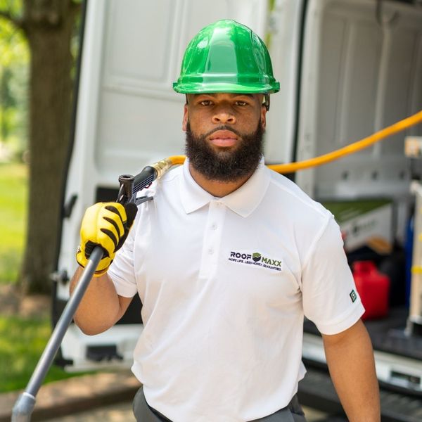 Guaranteed Roof employee 