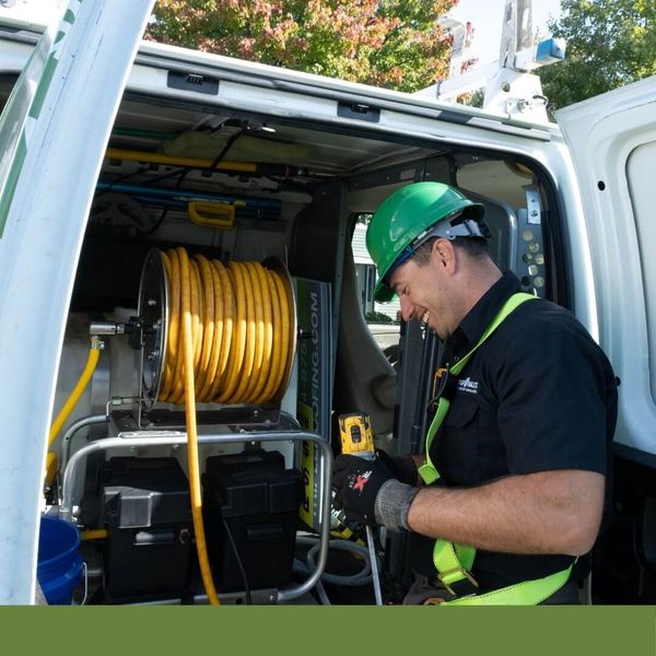 Guaranteed Roof employee getting roof shampoo ready
