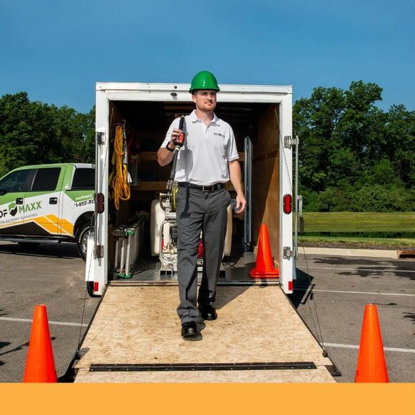 Guaranteed Roof employee unloading truck