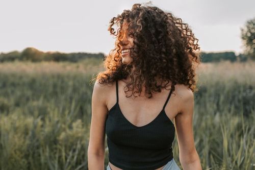 Pic1 pexels-vlada-karpovich-4668537-6WaysToTameFrizz.jpg