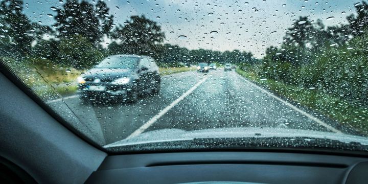 Key Safety Tips for Driving in the Rain feature.jpg