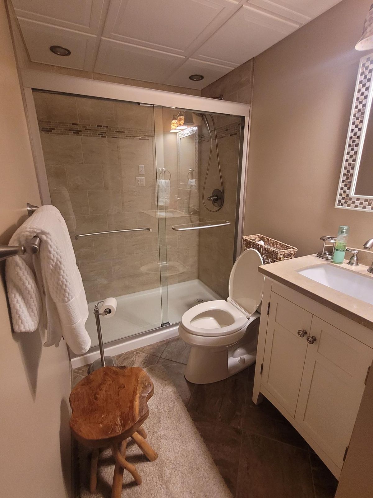 Shower:bathroom.jpg