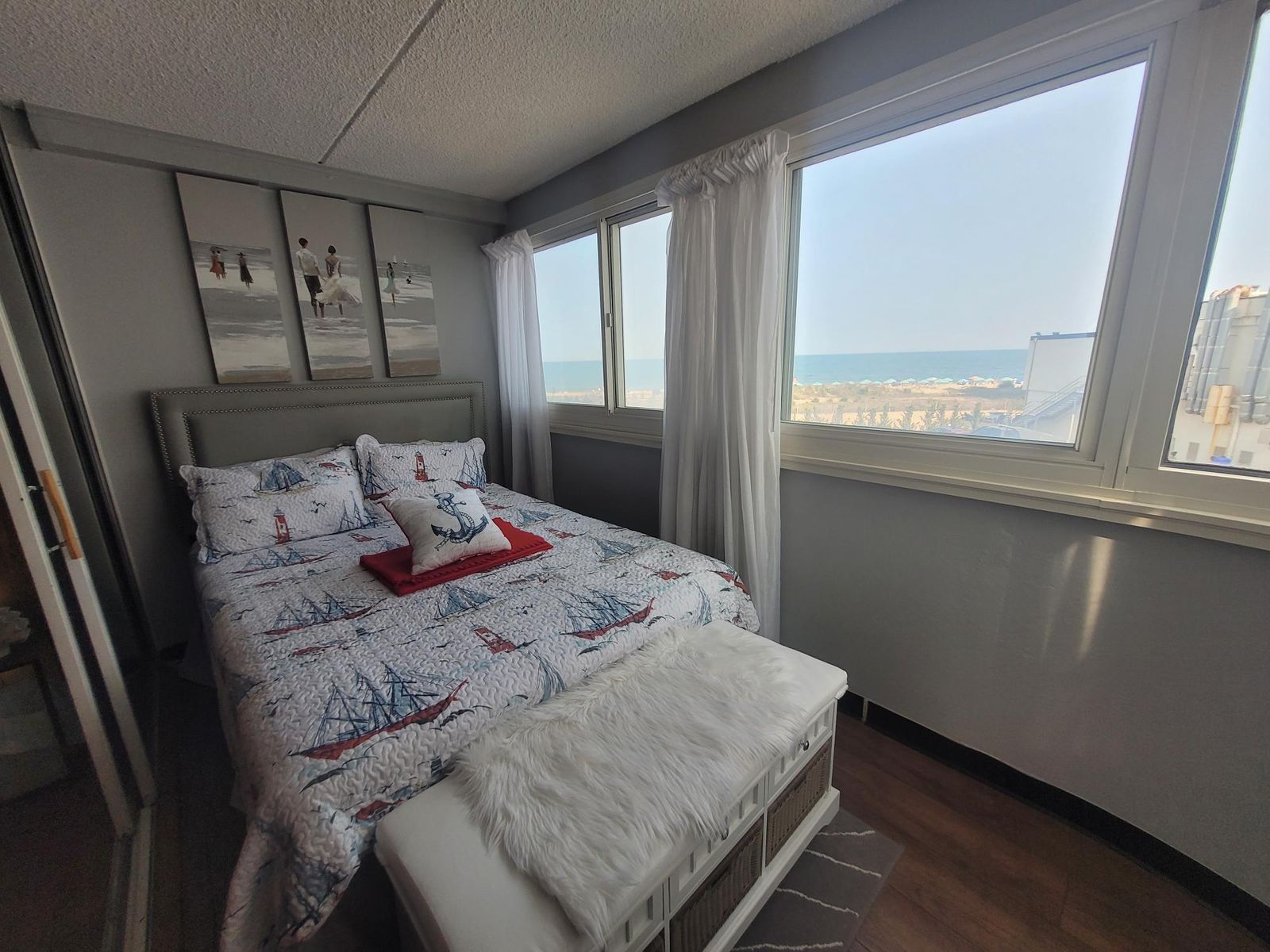bedroom .jpg