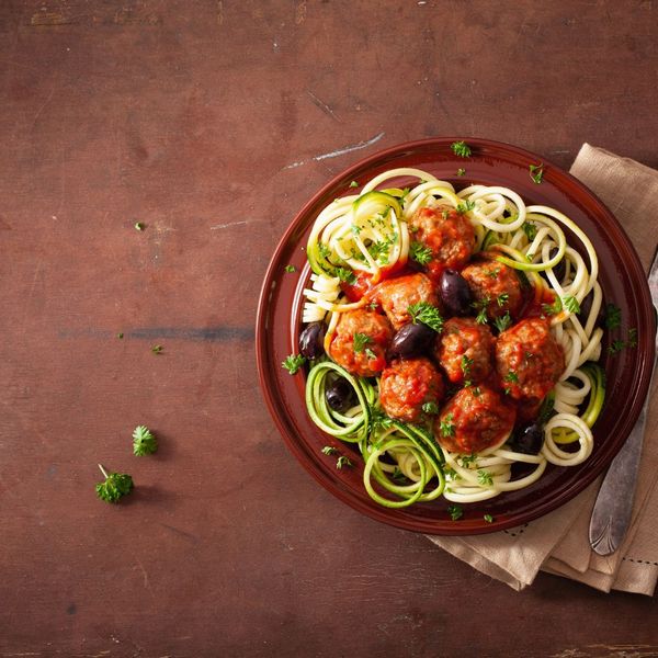 zucchini noodes with meatballs 
