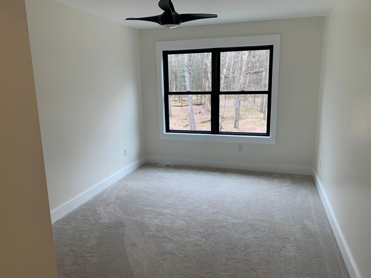 25Bedroom1.jpg