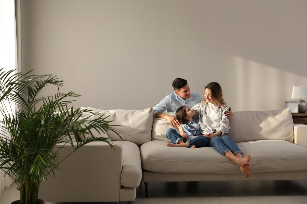 couple sitting with daughter on couch