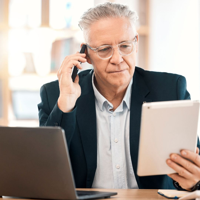 man calling lawyer