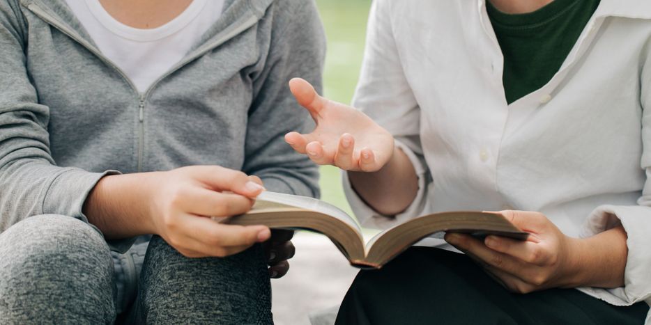 women reading bible