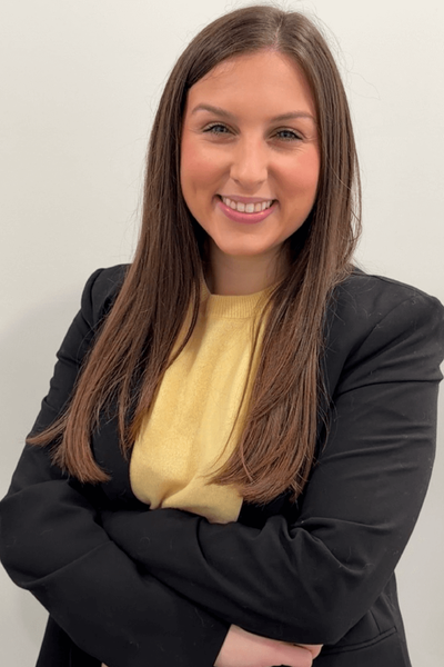 Molly Headshot - Full.png