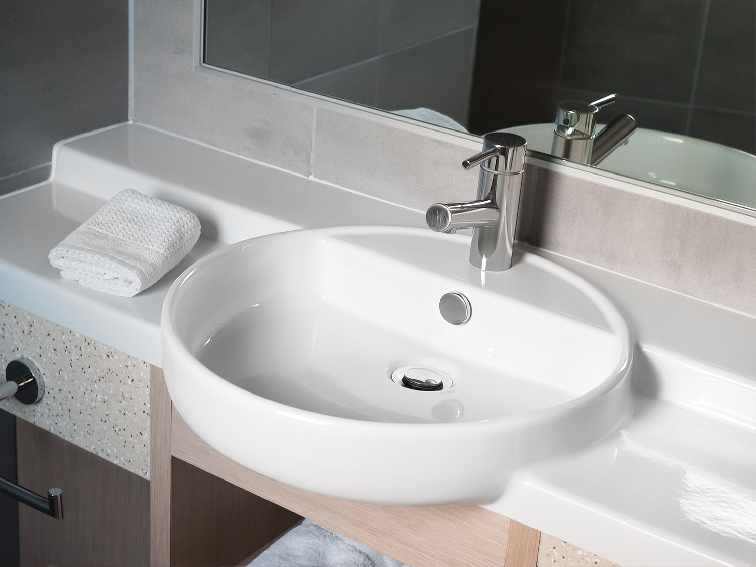 a new, white sink