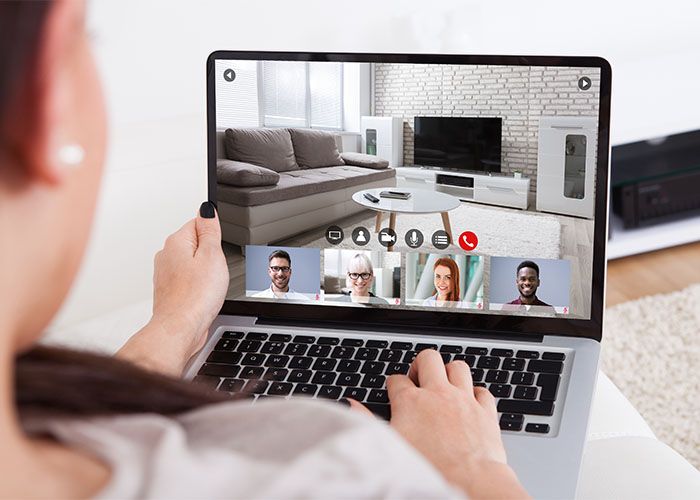 customer viewing virtual tour of home