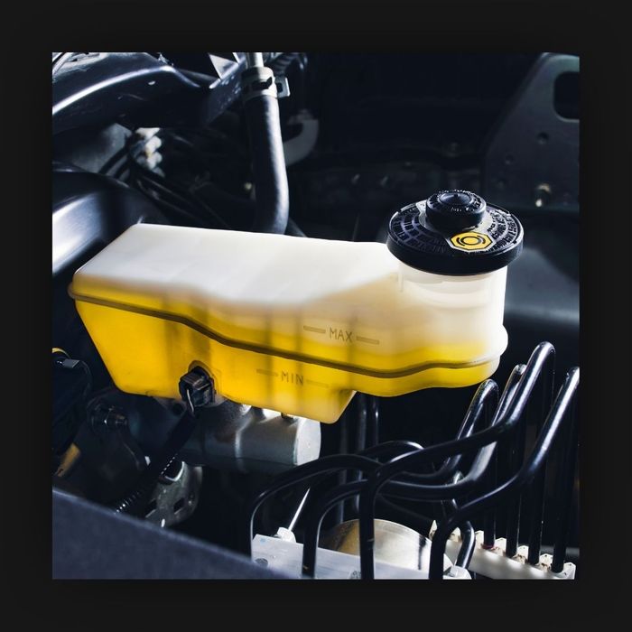 Brake fluid reservoir and brake booster