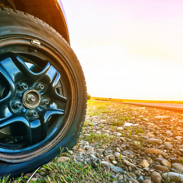 When to Use Roadside Assistance vs. Towing Services - 1.png