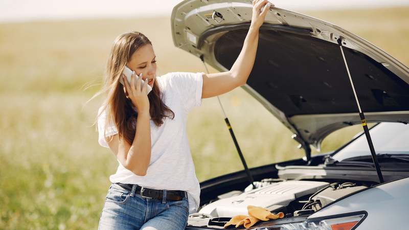 When to Use Roadside Assistance vs. Towing Services - hero.png