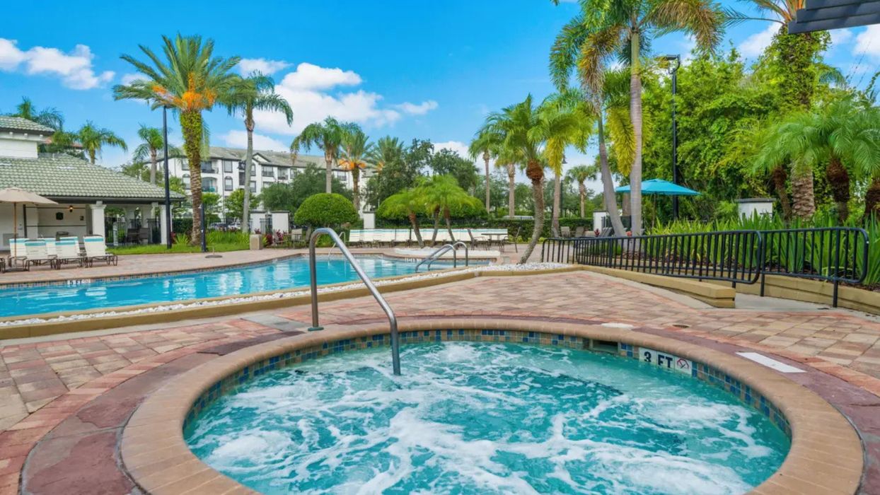 vacation home pool and hot tub