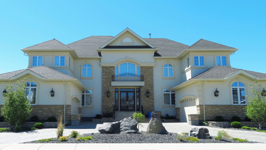 custom luxury home exterior