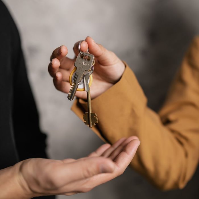 locksmith handing key to customer