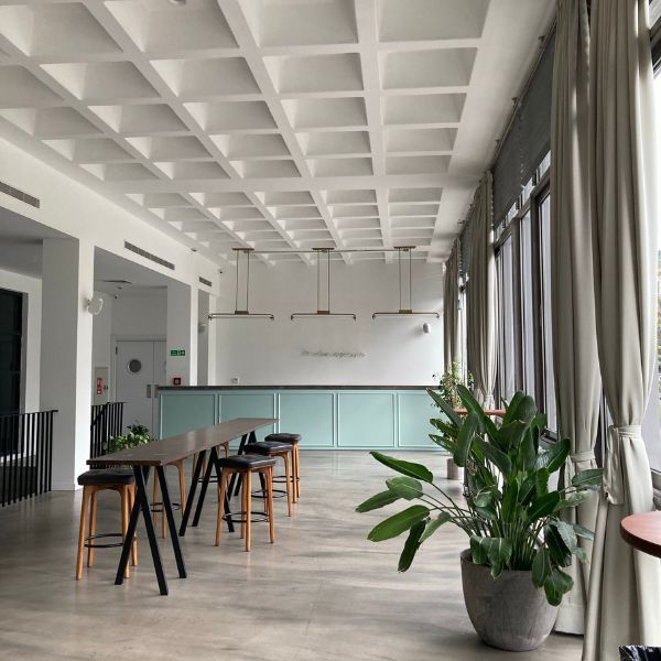 clean commercial space