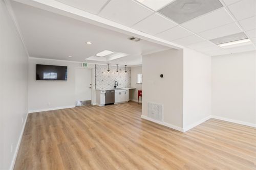 606 lobby to kitchen.jpg