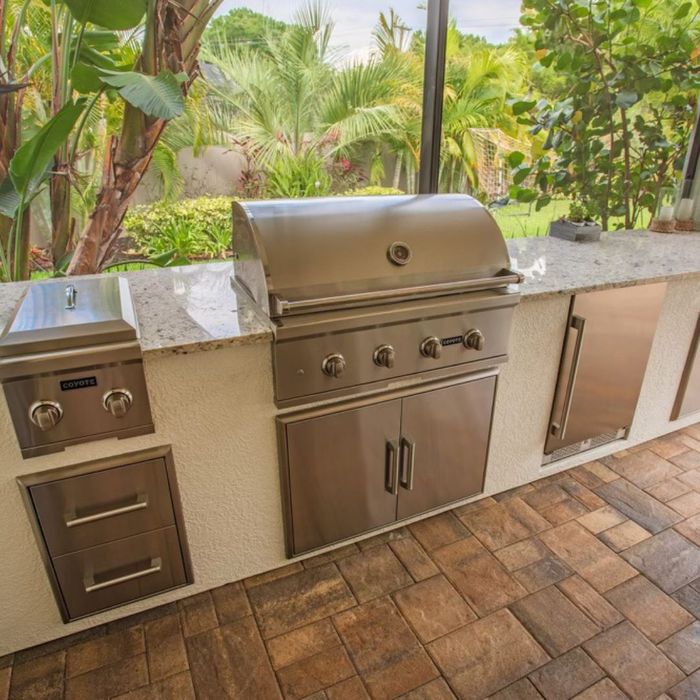 outdoor kitchen