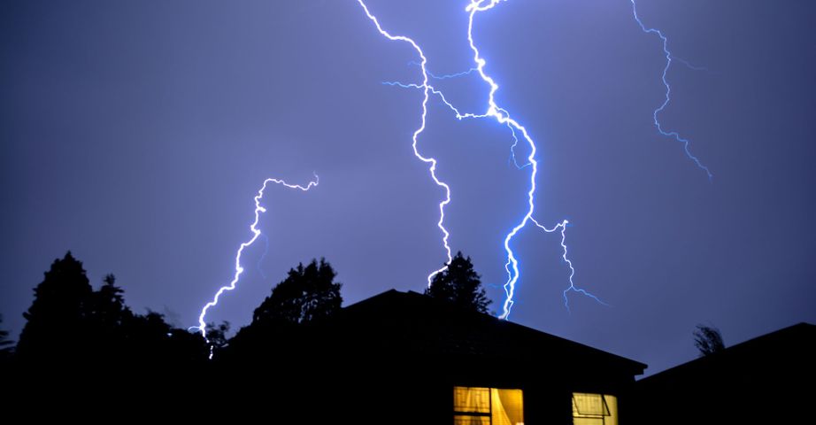 HowToSpotRoofDamageStorm-hero.jpg