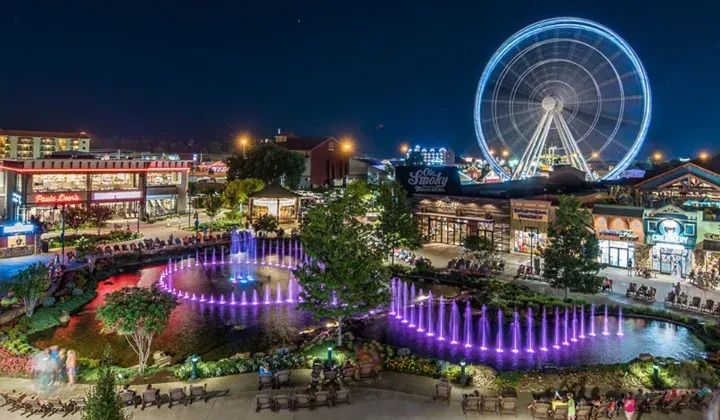 pigeon-forge-night.jpg-2880w.jpg