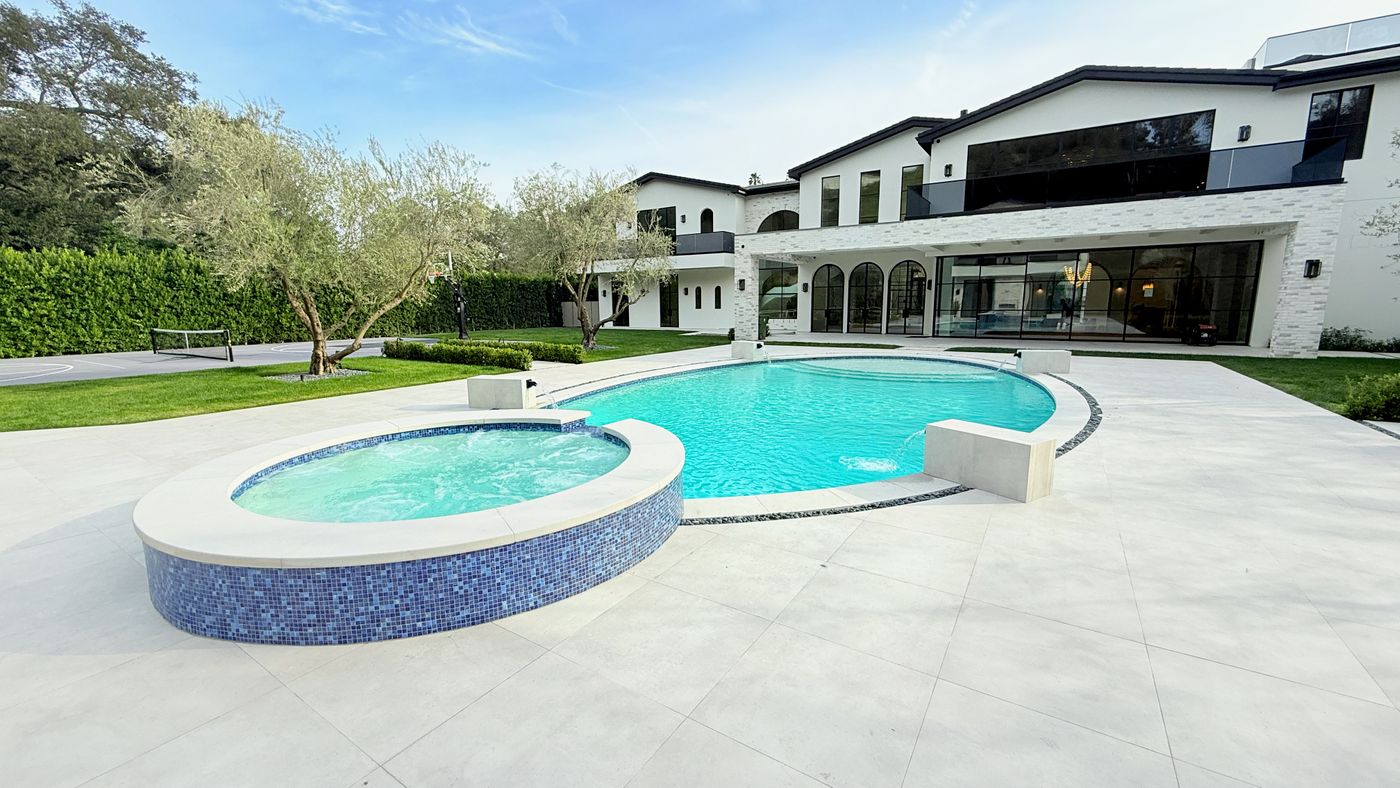 Modern pool and spa design Encino