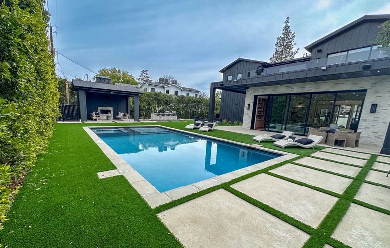 Modern Pool Construction in Tarzana