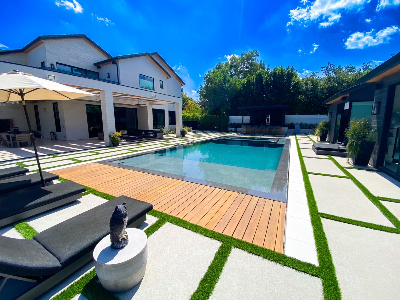 encino-luxury-backyard-pool.jpg