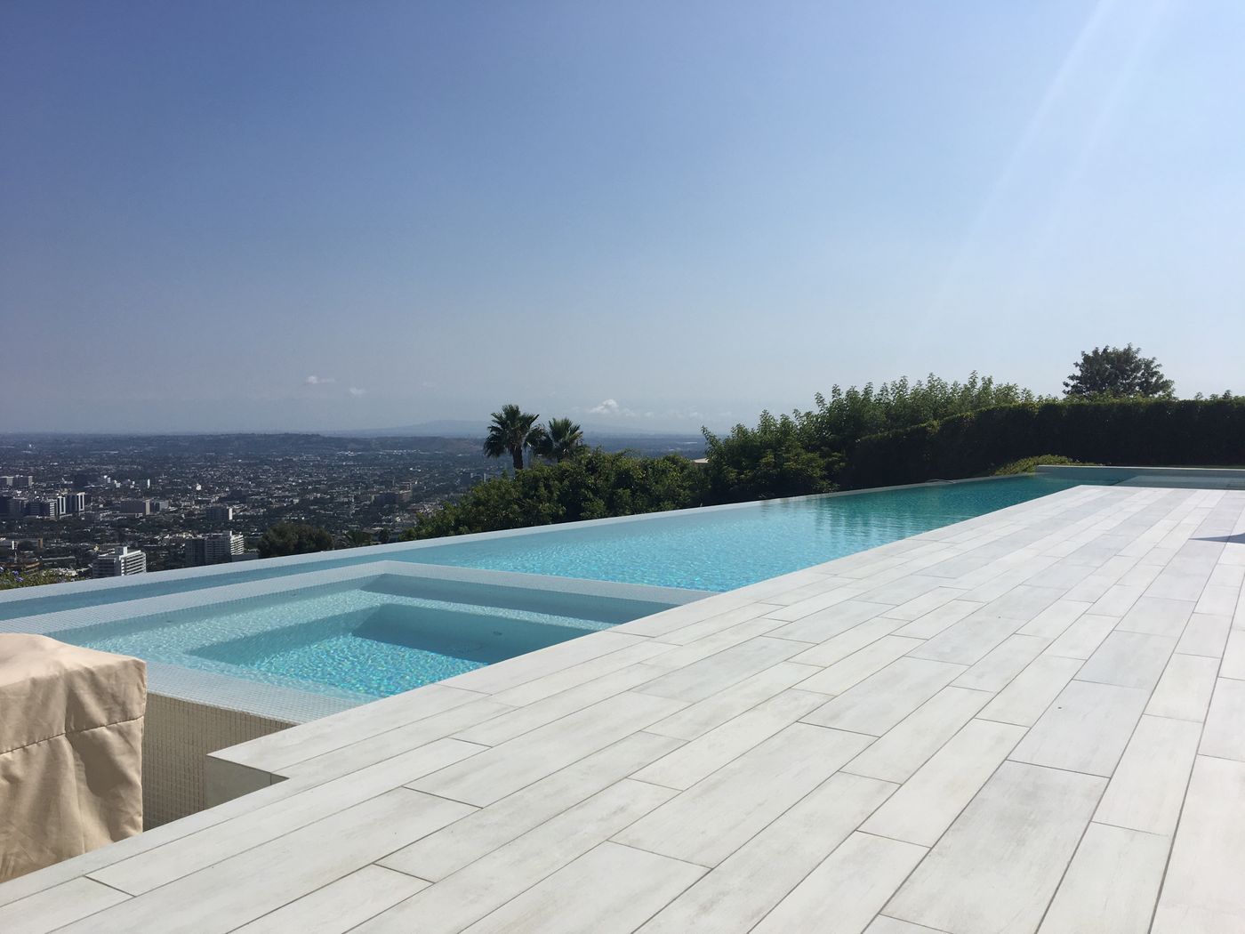 zero-edge-hillside-pool-construction.jpg