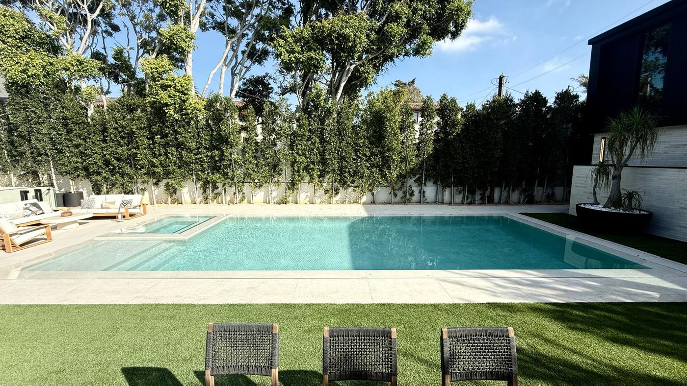 santa monica luxury backyard zero edge pool