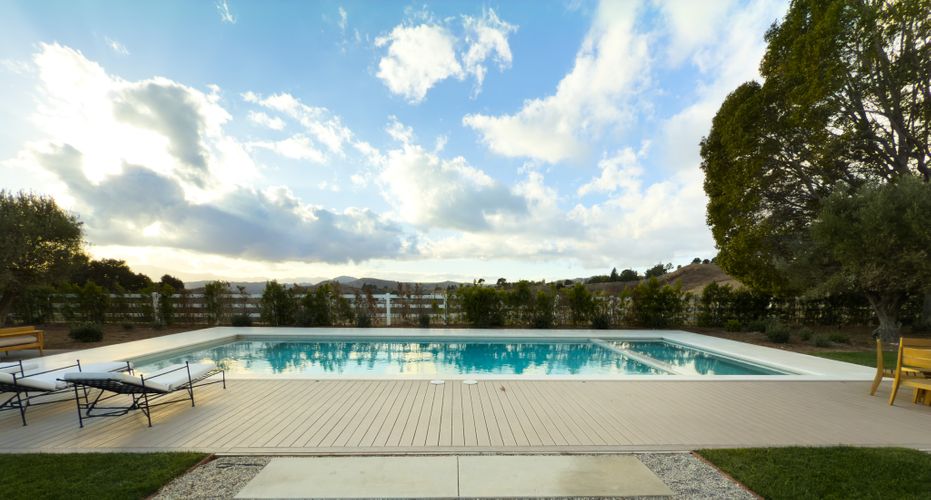 Luxury pool and spa In Calabasas